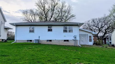 Exterior - 415 S Walnut Ave, Ames, IA 50010 photo 3 of 5