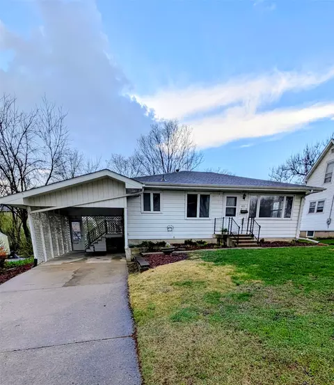 415 S Walnut Ave, Ames, IA 50010