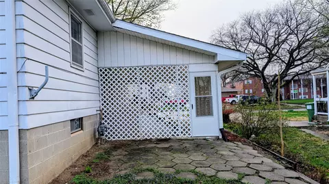 Exterior - 415 S Walnut Ave, Ames, IA 50010 photo 2 of 5