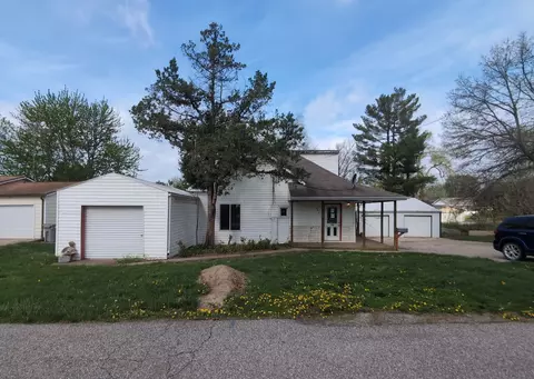 421 S 8th St, Albia, IA 52531