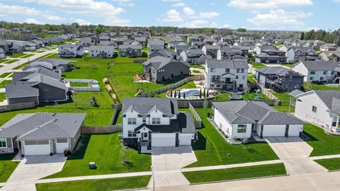 1404 Timberview Dr, Adel, IA 50003