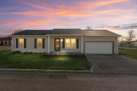 307 7th Ave SW, State Center, IA 50247