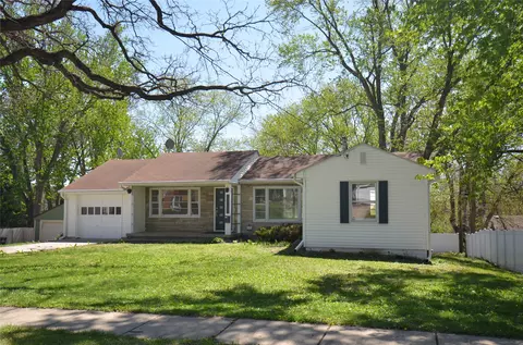 6128 Pleasant Dr, Des Moines, IA 50312