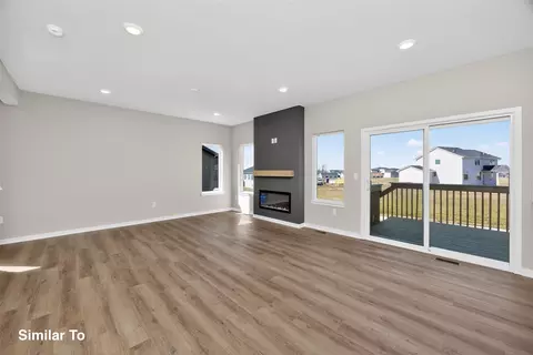 4271 Grover Woods Ln, Des Moines, IA 50317