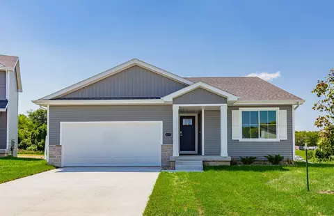 4275 Grover Woods Ln, Des Moines, IA 50317