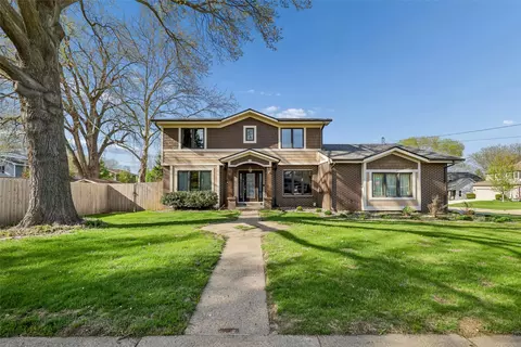 8201 Prairie Ave, Urbandale, IA 50322