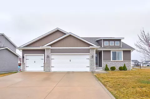 502 Hickory Dr, Norwalk, IA 50211