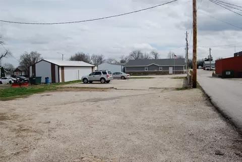106 E 2nd St, Woodward, IA 50276