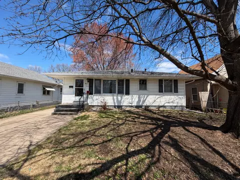 2228 Lyon St, Des Moines, IA 50317