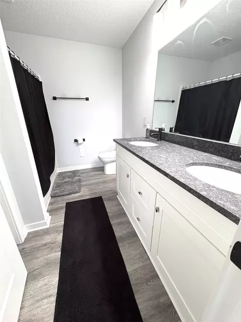Bath - 423 Spring Crest Ln, Waukee, IA 50263 photo 1 of 2