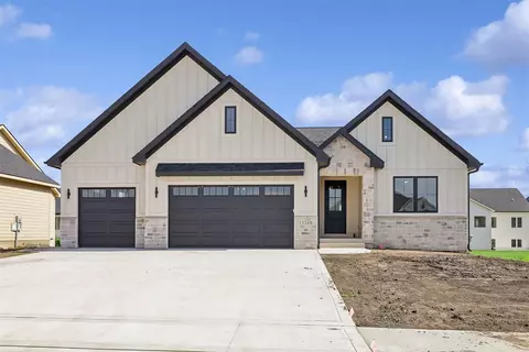 17316 Northview Dr, Urbandale, IA 50323