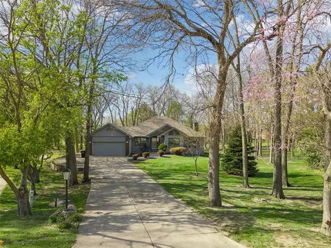 6080 NE 9th St, Des Moines, IA 50313