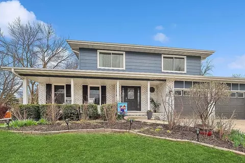 9654 Elmcrest Dr, Clive, IA 50325