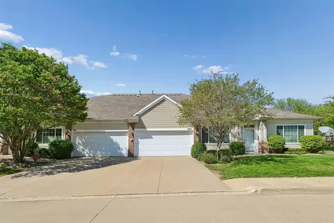 1725 S 50th St #802, West Des Moines, IA 50265