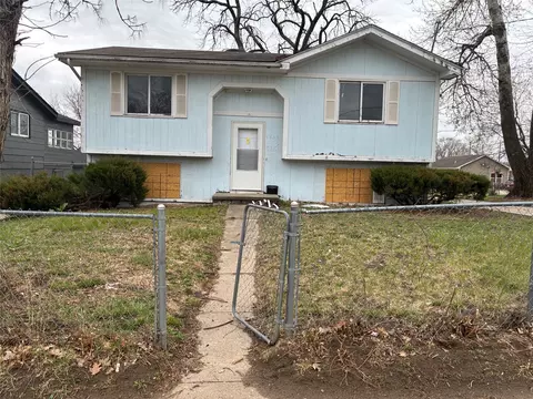 1305 Stewart St, Des Moines, IA 50316