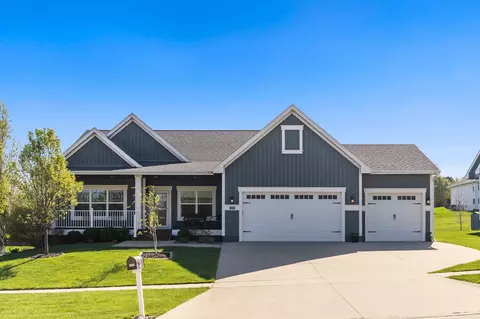 1009 S 12th St, Adel, IA 50003