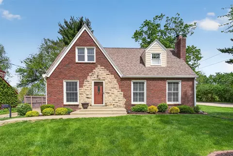 6605 Forest Ct, Windsor Heights, IA 50324