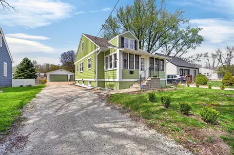 528 13th St, West Des Moines, IA 50265