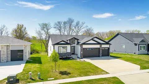 1532 Marina Cove Dr, Polk City, IA 50226