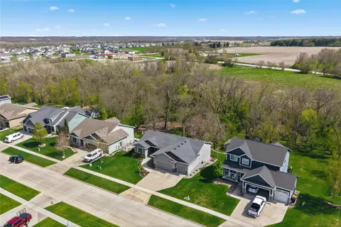 1009 Baileys Grove Dr, Adel, IA 50003