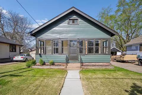 3220 SW 13th St, Des Moines, IA 50315