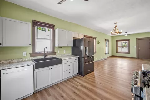 3220 SW 13th St, Des Moines, IA 50315
