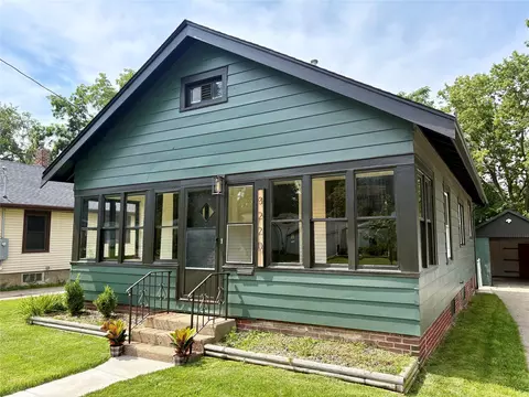 3220 SW 13th St, Des Moines, IA 50315