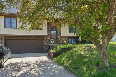 5205 SE 8th St, Des Moines, IA 50315