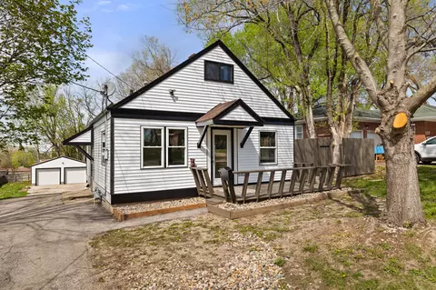 102 E Thornton Ave, Des Moines, IA 50315