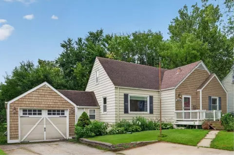 5804 College Ave, Des Moines, IA 50311
