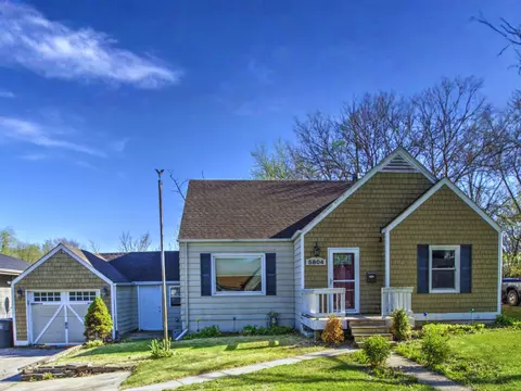 5804 College Ave, Des Moines, IA 50311