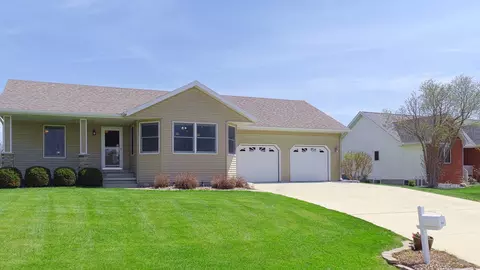 1519 1st St SW, Clarion, IA 50525