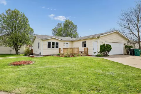 2814 SE Peachtree Dr, Ankeny, IA 50021