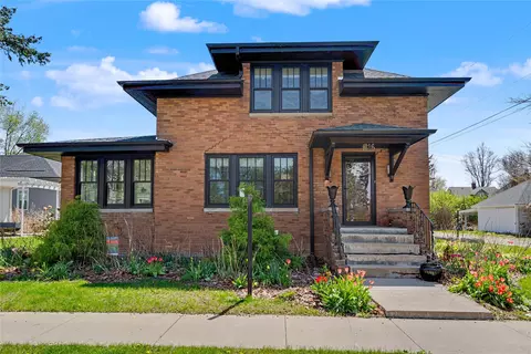 816 10th Ave, Grinnell, IA 50112