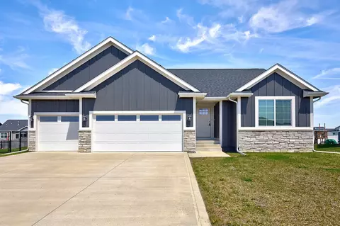 208 11th Ct NW, Bondurant, IA 50035