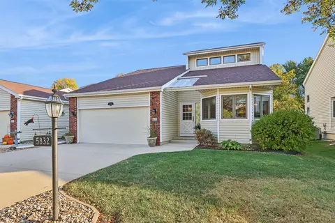 5832 Vista Dr, West Des Moines, IA 50266