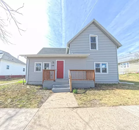 410 N 2nd St, Knoxville, IA 50138