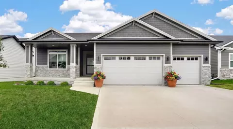 9815 Watermeadow Cir, Johnston, IA 50131
