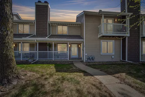 231 52nd St, West Des Moines, IA 50265