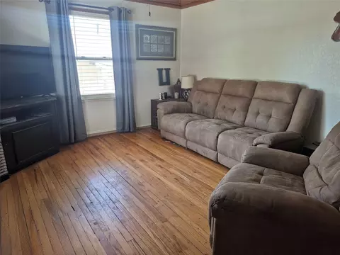 2660 Morton Ave, Des Moines, IA 50317