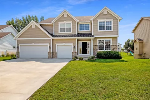 1690 SE Bell Dr, Waukee, IA 50263