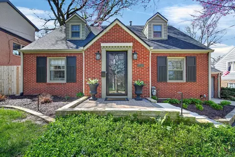 5712 Harwood Dr, Des Moines, IA 50312