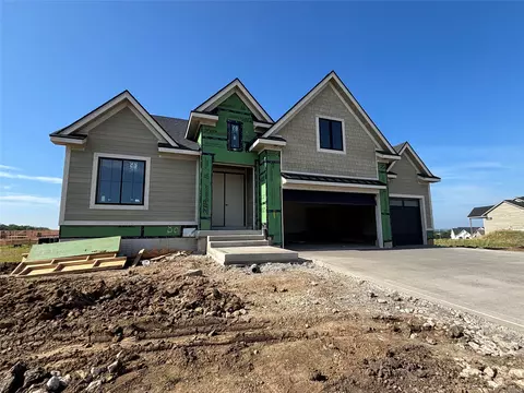 8294 Edgewood Ct, West Des Moines, IA 50266