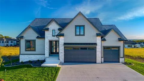 8294 Edgewood Ct, West Des Moines, IA 50266