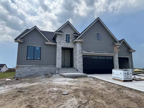 8294 Edgewood Ct, West Des Moines, IA 50266