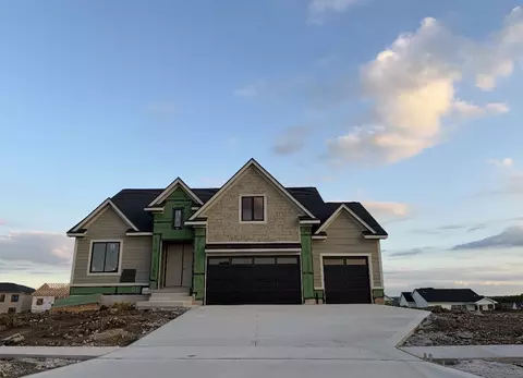 8294 Edgewood Ct, West Des Moines, IA 50266
