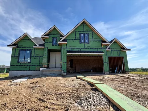 8294 Edgewood Ct, West Des Moines, IA 50266