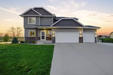 628 Mulberry Dr NW, Bondurant, IA 50035