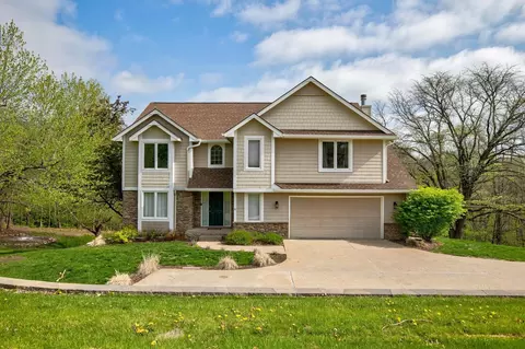 34522 Edgewater Cir, Cumming, IA 50061