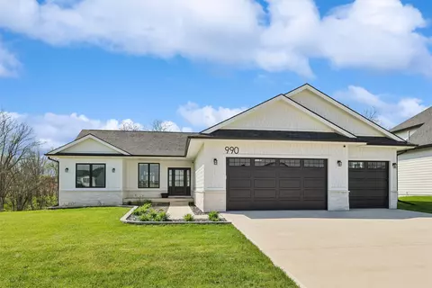 990 Harrington Way, Waukee, IA 50263